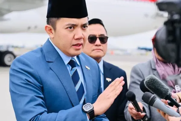 Seskab Teddy Indra Wijaya usai berkunjung ke Amsterdam, Belanda, Jumat (26/9/2025). 
