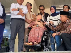 Sinta Nuriyah, istri Presiden ke-4 Republik Indonesia Abdurrahman Wahid atau Gus Dur, di Polda Metro Jaya, Selasa (23/9/2025).