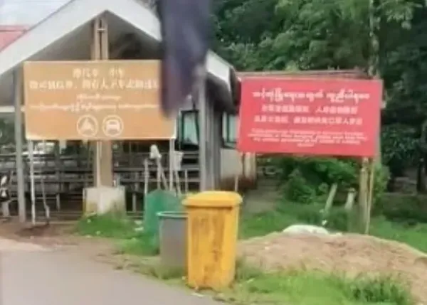<span>Screenshot of the video that shows Burmese- and Chinese-language road signs</span>
