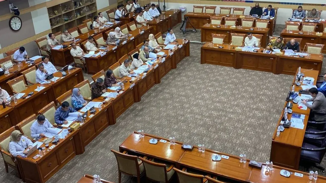Suasana Rapat Komisi III DPR bersama Kementerian HAM dan Komnas HAM di Kompleks Parlemen, Jakarta, Senin (22/9/2025).