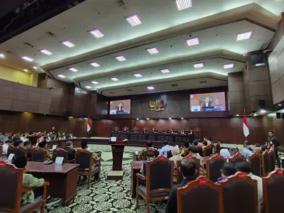 Suasana ruang sidang Mahkamah Konstitusi saat pembacaan putusan 13 perkara di Ruang Sidang Pleno MK, Jakarta Pusat, Kamis (28/8/2025).