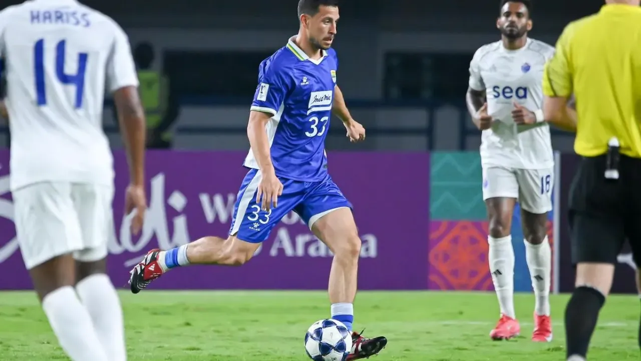 Thom Haye saat membela Persib Bandung di ajang AFC Champions League Two (ACL 2) 2025-2026.