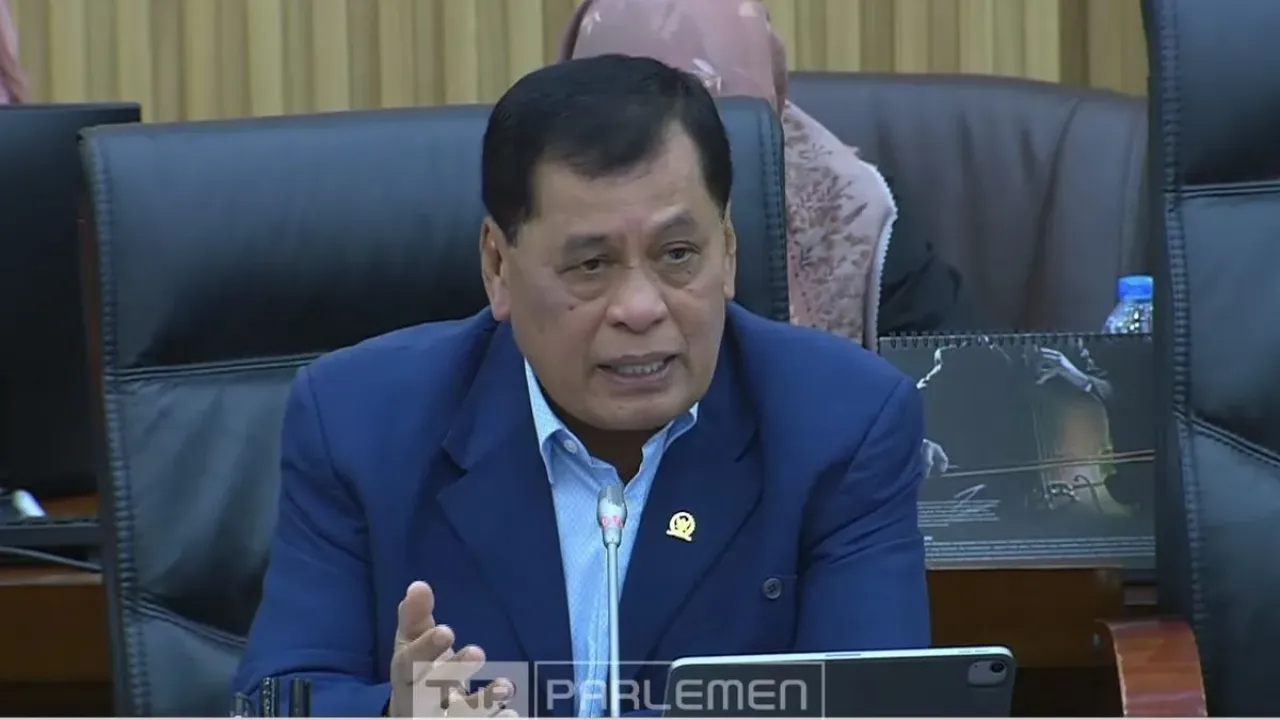 Wakil Ketua Komisi VI DPR RI Nurdin Halid mengklaim kelangkaan BBM di SPBU Swasta disebabkan karena faktor internal perusahaan.
