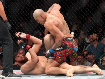 LAS VEGAS, NEVADA - OCTOBER 04: Alex Pereira of Brazil (R) punches Magomed Ankalaev during a light heavyweight title bout in UFC 320: Ankalaev vs Pereira 2 at T-Mobile Arena on October 04, 2025 in Las Vegas, Nevada. (Photo by Sean M. Haffey/Getty Images)