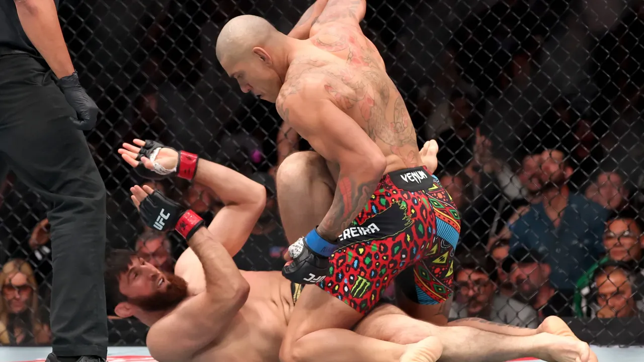LAS VEGAS, NEVADA - OCTOBER 04: Alex Pereira of Brazil (R) punches Magomed Ankalaev during a light heavyweight title bout in UFC 320: Ankalaev vs Pereira 2 at T-Mobile Arena on October 04, 2025 in Las Vegas, Nevada. (Photo by Sean M. Haffey/Getty Images)