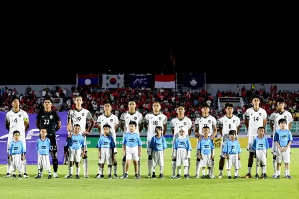 Pemain Timnas U23 Indonesia jelang laga Grup J Kualifikasi Piala Asia U23 2026 melawan Korea Selatan yang berakhir dengan skor 1-0 di Stadion Gelora Delta Sidoarjo, Jawa Timur, Selasa (9/9/2025) malam.