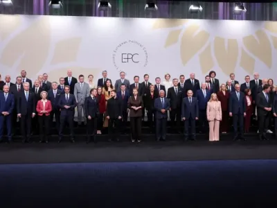 European leaders pose for a family photo at the 7th European Political Community (EPC) Summit at the Bella Center in Copenhagen. Suzanne Plunkett/PA Wire/dpa