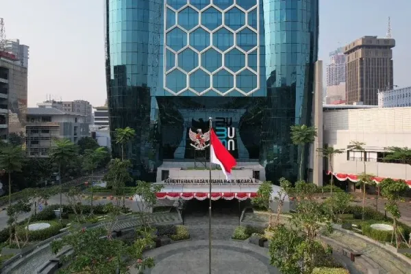Kantor Kementerian BUMN. Wacana peleburan Kementerian BUMN dan Danantara semakin menguat. Hadirnya superholding ini memunculkan pertanyaan, apakah kementerian masih diperlukan