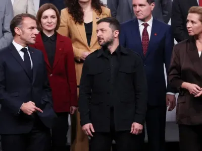 French President Emmanuel Macron, Ukrainian President Volodymyr Zelensky, Danish Prime Minister Mette Frederiksen and other leaders pose for a family photo during the 7th European Political Community (EPC) Summit at the Bella Center in Copenhagen. Suzanne Plunkett/PA Wire/dpa
