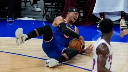 New York Knicks' Josh Hart reacts as he falls during the first half of an NBA preseason basketball game against the Philadelphia 76ers, Thursday, Oct. 2, 2025, in Abu Dhabi, United Arab Emirates. (AP Photo/Altaf Qadri)