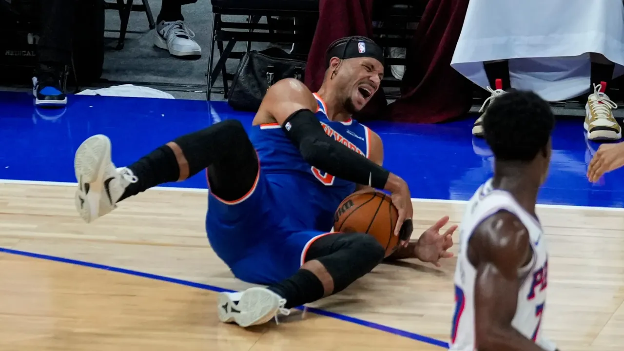 New York Knicks' Josh Hart reacts as he falls during the first half of an NBA preseason basketball game against the Philadelphia 76ers, Thursday, Oct. 2, 2025, in Abu Dhabi, United Arab Emirates. (AP Photo/Altaf Qadri)