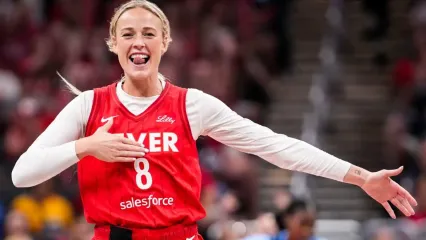 Indiana Fever guard Sophie Cunningham (8) celebrates Friday, July 11, 2025, during a game between the Indiana Fever and the Atlanta Dream at Gainbridge Fieldhouse in Indianapolis. The Indiana Fever defeated the Atlanta Dream, 99-82.© Grace Smith&sol;IndyStar &sol; USA TODAY NETWORK via Imagn Images