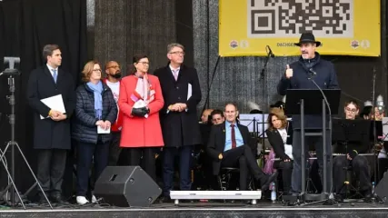 (L-R) Alexander Proell, State Secretary in the Austrian Federal Chancellery, Kerstin Griese, Parliamentary State Secretary for Labor and Social Affairs, Ilse Aigner, President of the Bavarian State Parliament, Wolfram Weimer, Minister of State for Culture and Media, and Bavarian Minister President Markus Soeder stand on stage at the &quot;Roof against Hate&quot; rally against anti-Semitism at Koenigsplatz. Tobias Hase/dpa
