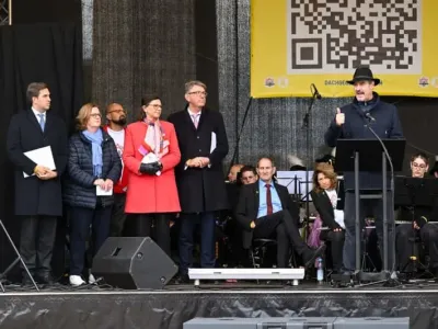 (L-R) Alexander Proell, State Secretary in the Austrian Federal Chancellery, Kerstin Griese, Parliamentary State Secretary for Labor and Social Affairs, Ilse Aigner, President of the Bavarian State Parliament, Wolfram Weimer, Minister of State for Culture and Media, and Bavarian Minister President Markus Soeder stand on stage at the &quot;Roof against Hate&quot; rally against anti-Semitism at Koenigsplatz. Tobias Hase/dpa