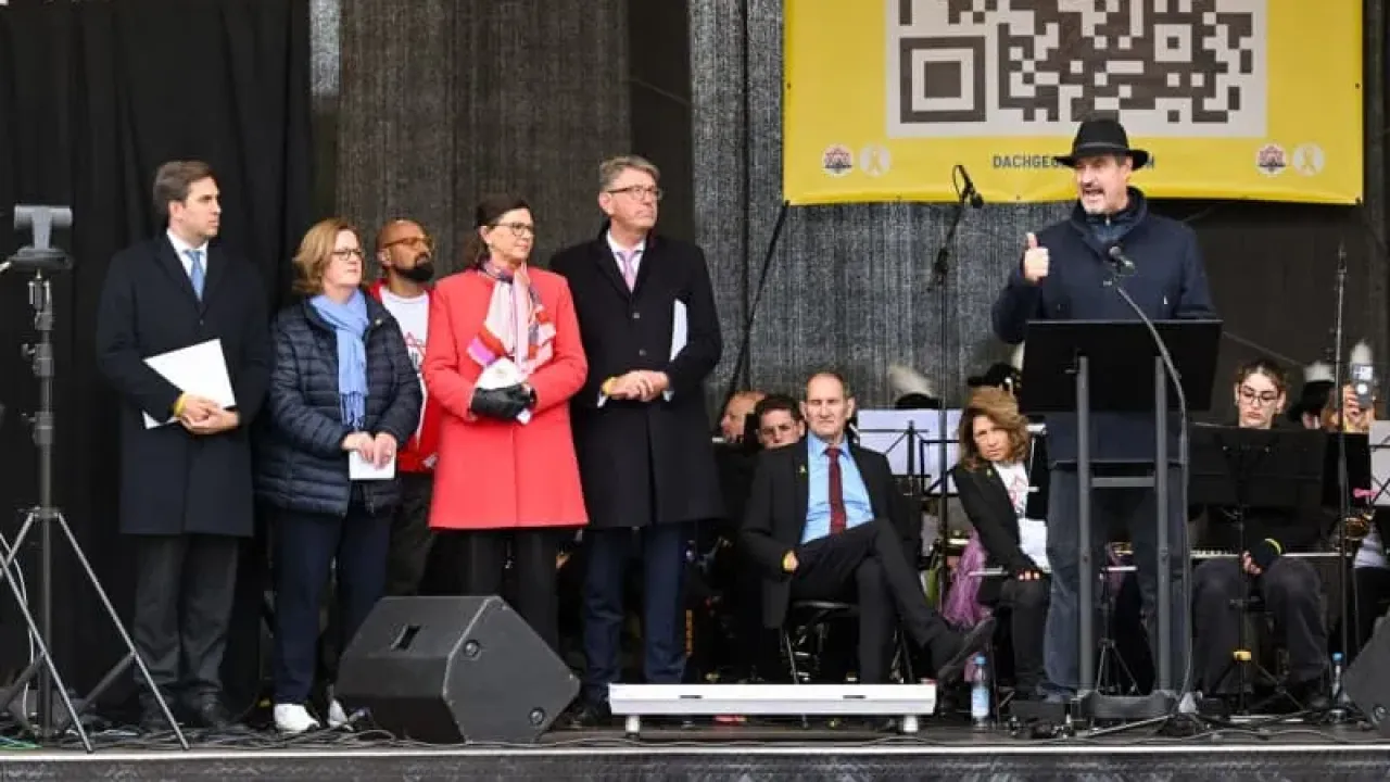 (L-R) Alexander Proell, State Secretary in the Austrian Federal Chancellery, Kerstin Griese, Parliamentary State Secretary for Labor and Social Affairs, Ilse Aigner, President of the Bavarian State Parliament, Wolfram Weimer, Minister of State for Culture and Media, and Bavarian Minister President Markus Soeder stand on stage at the &quot;Roof against Hate&quot; rally against anti-Semitism at Koenigsplatz. Tobias Hase/dpa