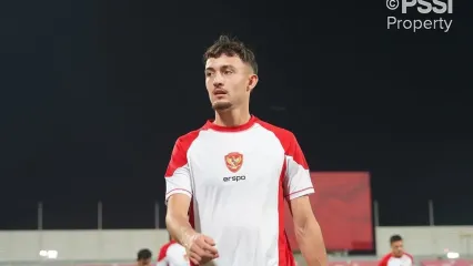 Gelandang timnas Indonesia Ivar Jenner saat menjalani latihan jelang laga Bahrain vs Indonesia dalam lanjutan Kualifikasi Piala Dunia 2026 Zona Asia yang akan berlangsung pada Kamis (10/10/2024).