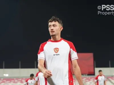 Gelandang timnas Indonesia Ivar Jenner saat menjalani latihan jelang laga Bahrain vs Indonesia dalam lanjutan Kualifikasi Piala Dunia 2026 Zona Asia yang akan berlangsung pada Kamis (10/10/2024).
