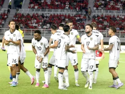 Pemain timnas Indonesia usai foto bersama jelang laga FIFA Matchday melawan Lebanon yang berakhir dengan skor 0-0 di Stadion Gelora Bung Tomo Surabaya, Jawa Timur, Senin (8/9/2025) malam.