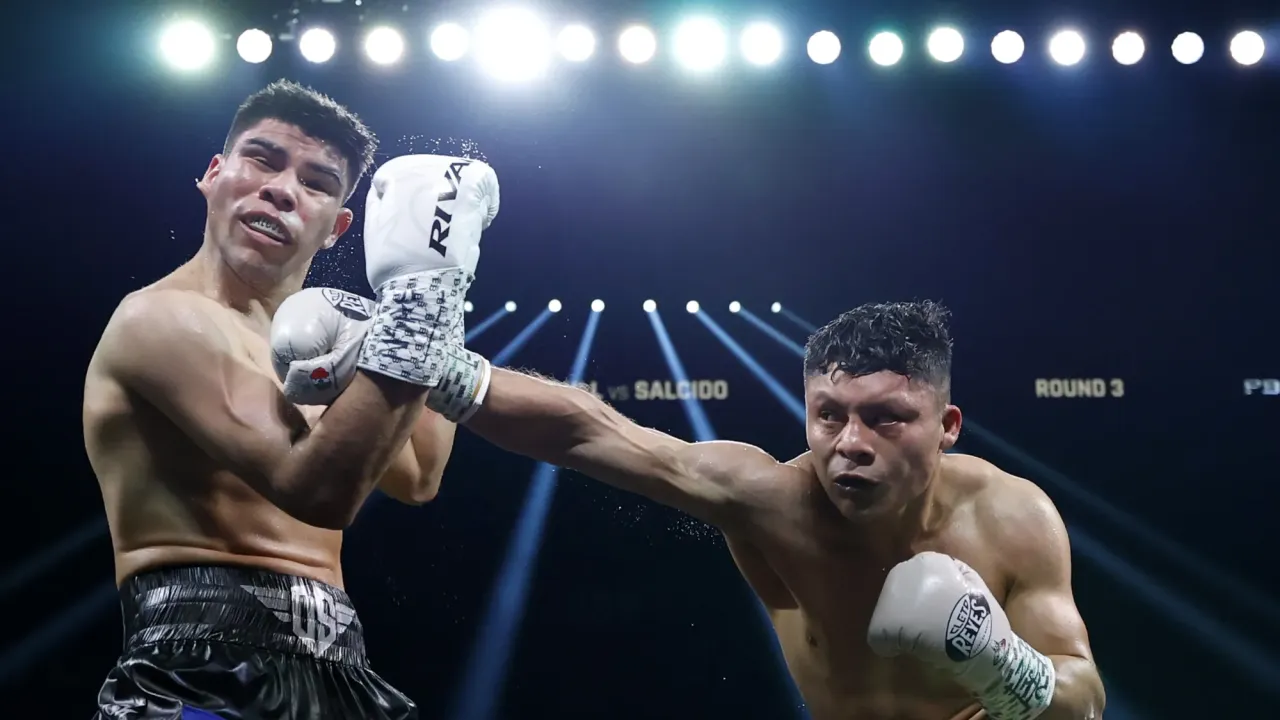 LAS VEGAS, NEVADA - JULY 19: Isaac Cruz (R) punches Omar Salcido to a unanimous decision win during their WBC interim super lightweight title fight at MGM Grand Garden Arena on July 19, 2025 in Las Vegas, Nevada.  (Photo by Harry How/Getty Images)