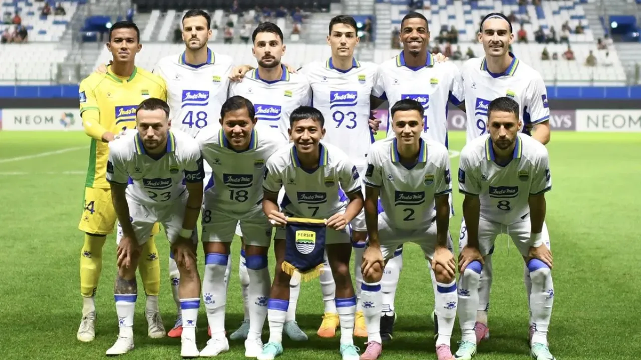 Starting Persib Bandung saat menghadapi tuan rumah Bangkok United pada pertandingan lanjutan AFC Champions League Two (ACL 2) 2025-2026. Hasil Bangkok United vs Persib Bandung berakhir dengan skor 0-2 untuk kemenangan Maung, Rabu (1/10/2025) di Stadion BG Pathum Thani, Thailand. 