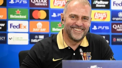 Pelatih Barcelona asal Jerman Hansi Flick memberikan konferensi pers pada malam menjelang pertandingan leg pertama perempat final Liga Champions antara Barcelona dan Borussia Dortmund di markas latihan Joan Gamper di Sant Joan Despi, dekat Barcelona, ??pada 8 April 2025.