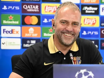 Pelatih Barcelona asal Jerman Hansi Flick memberikan konferensi pers pada malam menjelang pertandingan leg pertama perempat final Liga Champions antara Barcelona dan Borussia Dortmund di markas latihan Joan Gamper di Sant Joan Despi, dekat Barcelona, ??pada 8 April 2025.