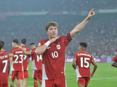 Perayaan gol Ole Romeny bersama Jay Idzes dalam partai Grup C Kualifikasi Piala Dunia 2026 zona Asia antara Timnas Indonesia vs China di Stadion Utama Gelora Bung Karno pada Kamis (5/6/2025).