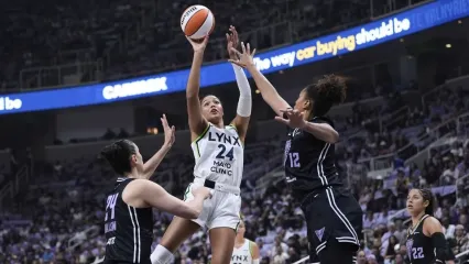 Minnesota Lynx forward Napheesa Collier shoots over Golden State Valkyries defenders in the WNBA basketball playoffs Wednesday, Sept. 17, 2025. - Godofredo A. V&#xe1;squez/AP