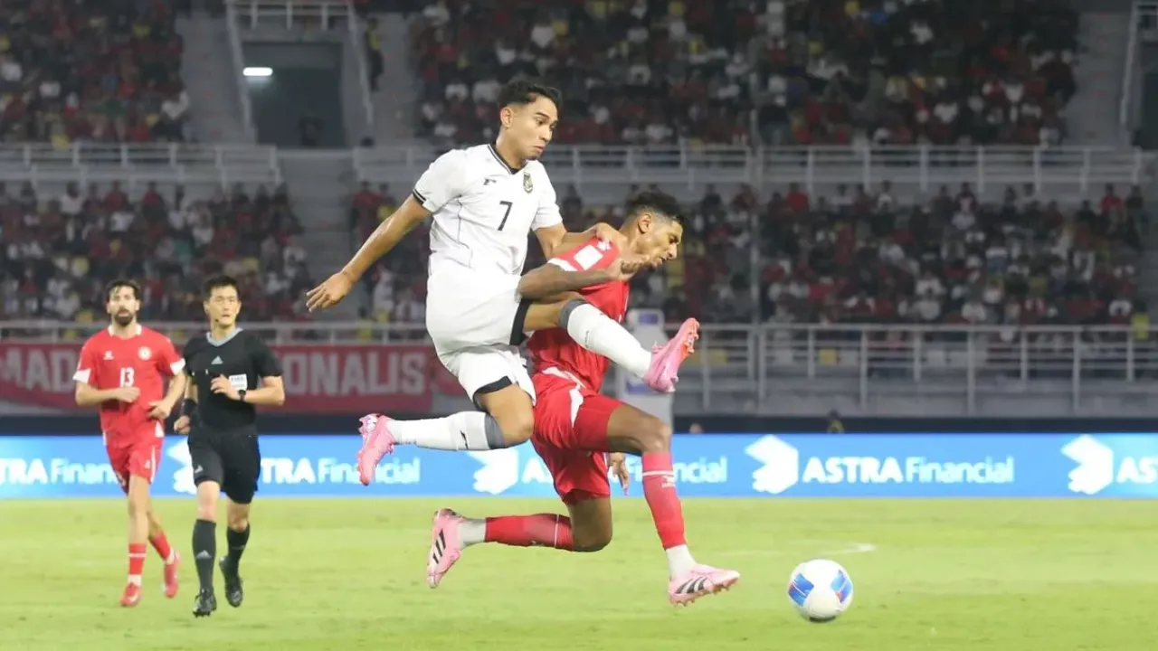 Aksi Marselino Ferdinan dalam duel Timnas Indonesia vs Lebanon yang digelar di Stadion Gelora Bung Tomo, Surabaya, Senin (8/9/2025). Marselino dikabarkan masuk skuad Timnas untuk SEA Games 2025.