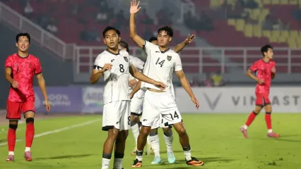 Pemain Timnas U23 Indonesia Rafael Struick saat laga Grup J Kualifikasi Piala Asia U23 2026 melawan Korea Selatan yang berakhir dengan skor 1-0 di Stadion Gelora Delta Sidoarjo, Jawa Timur, Selasa 99/9/2025) malam.