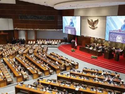 Rapat Paripurna DPR terkait pengambilan keputusan atas Rancangan Undang-Undang (RUU) tentang Perubahan Keempat atas Undang-Undang Nomor 19 Tahun 2003 tentang BUMN di Gedung DPR, Jakarta, Kamis (2/10/2025).