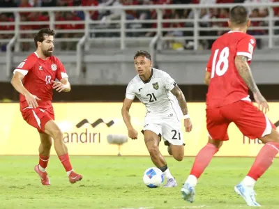Pemain timnas Indonesia Dean James saat laga FIFA Matchday melawan Lebanon yang berakhir dengan skor 0-0 di Stadion Gelora Bung Tomo Surabaya, Jawa Timur, Senin (8/9/2025) malam.