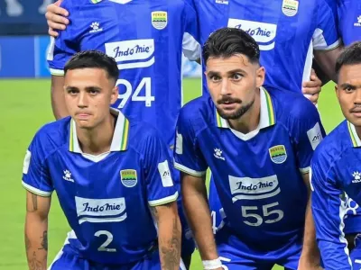 Starting Persib Bandung saat menjalani laga kandang menghadapi Lion City Sailors pada laga pertama Grup G AFC Champions League Two (ACL 2) 2025-2026, Kamis (18/9/2025) di Stadion Gelora Bandung Lautan Api (GBLA). 