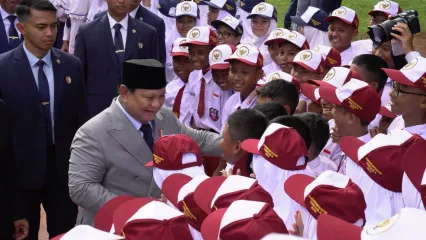 Presiden Prabowo Subianto sempat memberikan pesan kepada siswa yang menjadi peserta upacara Hari Kesaktian Pancasila di lapangan Monumen Pancasila Sakti, Lubang Buaya, Jakarta Timur, Rabu (1/10/2025) untuk giat belajar. 