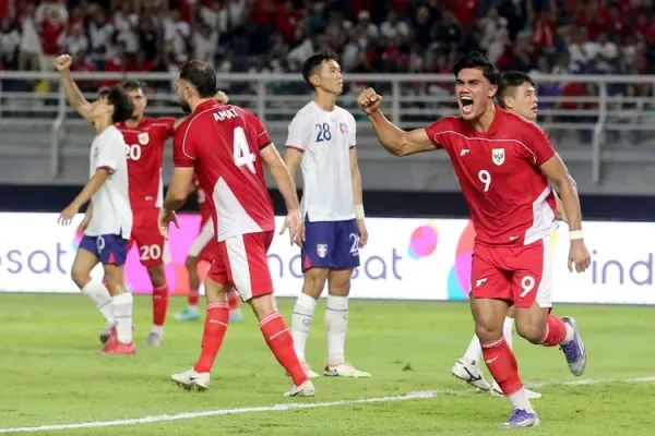 Pemain timnas indonesia Ramadhan Sananta selebrasi usai menjebol gawang Taiwan saat laga FIFA Matchday yang berakhir dengan skor 6-0 berlangsung di Stadion Gelora Bung Tomo Surabaya, Jawa Timur, Jumat (5/9/2025) malam.