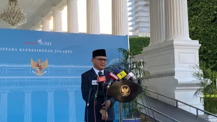 Menteri Perlindungan Pekerja Migran Indonesia (P2MI) Mukhtarudin mengaku bakal bersilaturahmi dan berkenalan terlebih dahulu usai dilantik Presiden Prabowo Subianto di Istana Negara, Jakarta Pusat, pada Senin (8/9/2025) sore. Hal ini disampaikannya pasca dilantik di Kompleks Istana Kepresidenan pasca. 