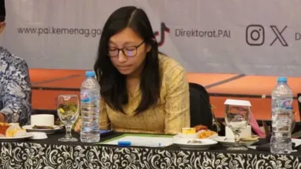 Jurist Tan pertemuan untuk membahas peningkatan kualitas pendidikan nasional, termasuk masalah Pendidikan Profesi Guru (PPG) dan Tunjangan Profesi Guru (TPG) Guru Agama, di Jakarta, Oktober 2024. Kini, Jurist Tan menjadi tersangka korupsi chromebook.