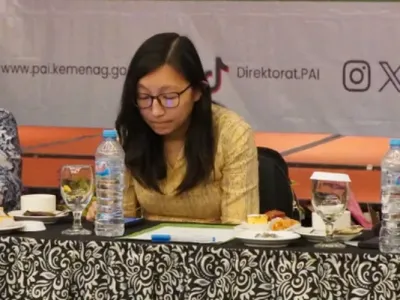 Jurist Tan pertemuan untuk membahas peningkatan kualitas pendidikan nasional, termasuk masalah Pendidikan Profesi Guru (PPG) dan Tunjangan Profesi Guru (TPG) Guru Agama, di Jakarta, Oktober 2024. Kini, Jurist Tan menjadi tersangka korupsi chromebook.