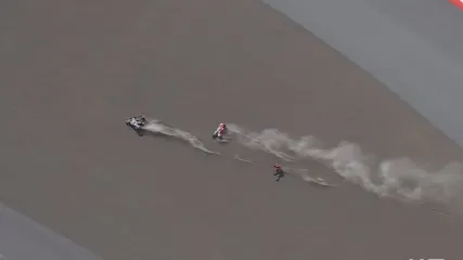 Kutukan Marc Marquez di MotoGP Mandalika terus berlanjut. Terkini, ia langsung tersapu pada lap pertama balapan utama MotoGP Mandalika 2025, Minggu (5/10/2025).
