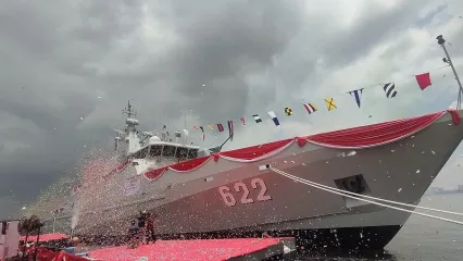 KRI Belati-622 yang merupakan kapal cepat rudal (KCR) terbaru milik TNI Angkatan Laut (AL) baru diresmikan oleh Kepala Staf Angkatan Laut (KSAL) Laksamana TNI Muhammad Ali di Dermaga Jetski Cafe, Pantai Mutiara, Jakarta Utara, Rabu (1/10/2025). 