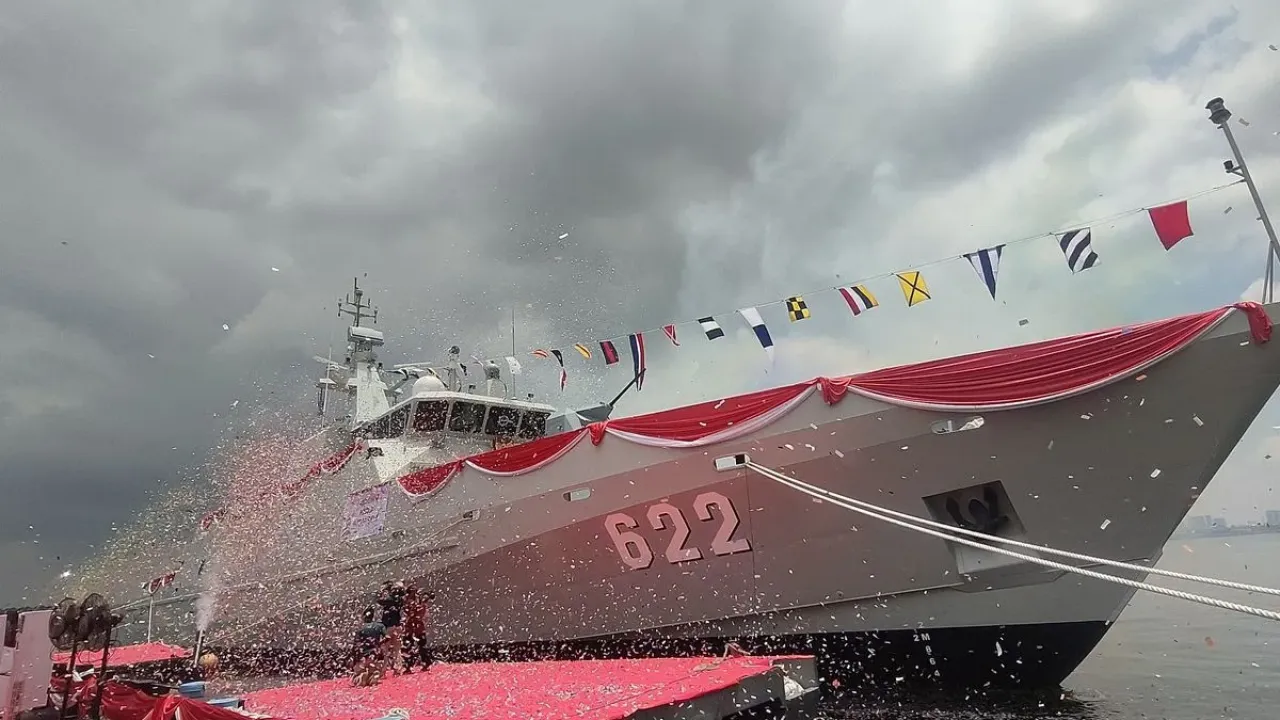 KRI Belati-622 yang merupakan kapal cepat rudal (KCR) terbaru milik TNI Angkatan Laut (AL) baru diresmikan oleh Kepala Staf Angkatan Laut (KSAL) Laksamana TNI Muhammad Ali di Dermaga Jetski Cafe, Pantai Mutiara, Jakarta Utara, Rabu (1/10/2025). 