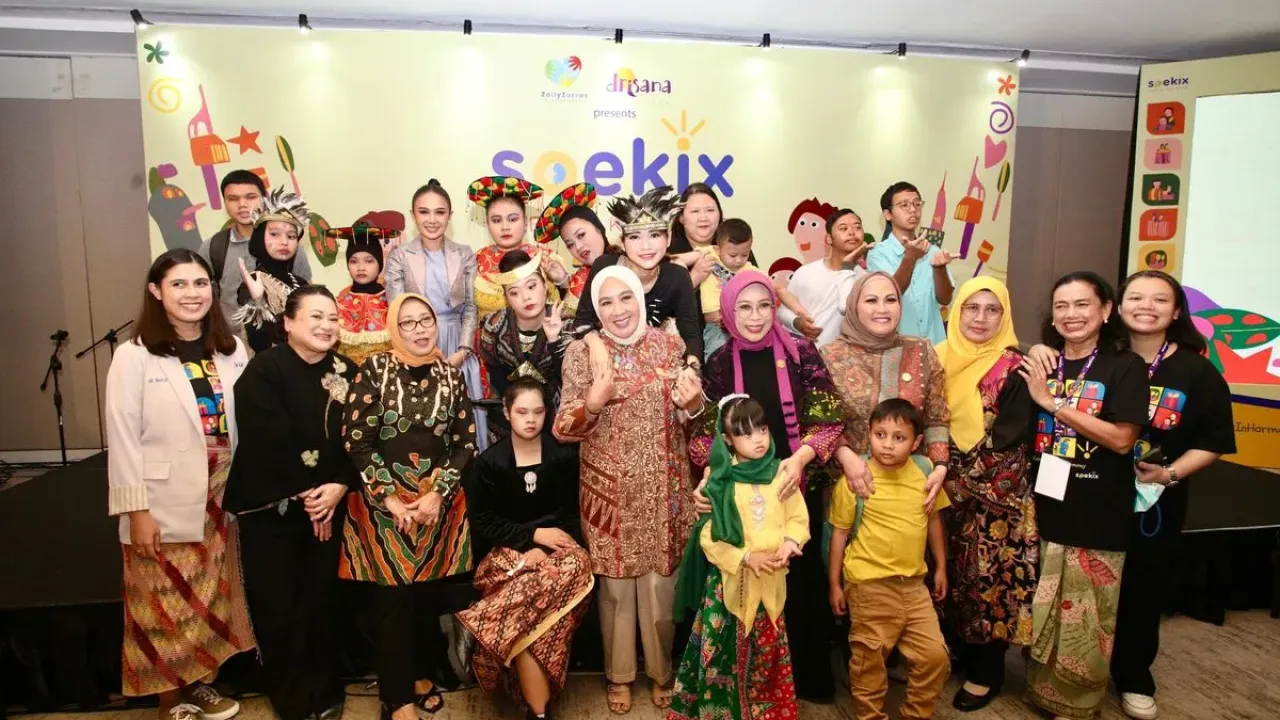 Ketua Harian Dewan Kerajinan Nasional (Dekranas) Tri Tito Karnavian secara resmi membuka ajang Special Kids Expo (SPEKIX) 2025 yang mengusung tema ?One Community in Harmony? di Jakarta International Convention Center (JICC), Jakarta, Sabtu (4/10/2025).