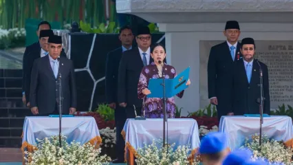 Ketua DPR RI Puan Maharani membacakan Ikrar Kesaktian Pancasila dalam peringatan Hari Kesaktian Pancasila dengan tema ?Pancasila Perekat Bangsa Menuju Indonesia Raya? membawa penegasan simbolis yang kuat dalam momen upacara di Monumen Pancasila Sakti, Lubang Buaya, Jakarta Timur, Rabu (1/10/2025).
