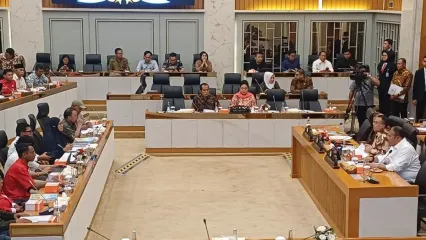Pimpinan DPR RI bersama Komisi IV DPR RI menerima audiensi dari Koalisi Nasional Reforma Agraria, Kamis (2/10/2025) di Gedung Nusantara, Kompleks Parlemen, Jakarta.