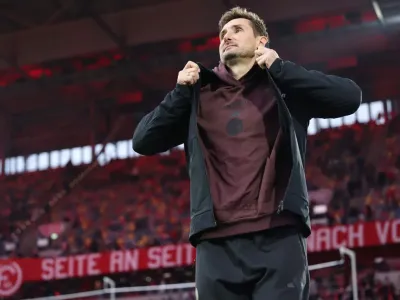 2. Bundesliga: Dramatic N&#xfc;rnberg win in D&#xfc;sseldorf, Paderborn climb to top