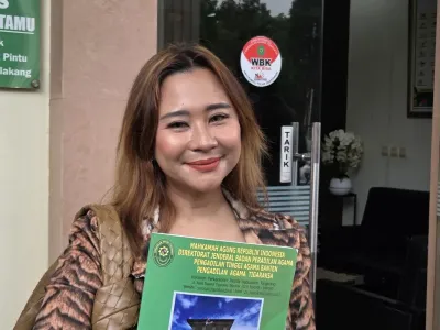 Mantan penyanyi cilik Chikita Meidy saat menghadiri sidang pemeriksaan saksi terkait perceraiannya di Pengadilan Agama Tigaraksa, Selasa (16/8/2025)