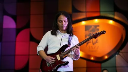 ZAD (Zendhy Kusuma, Andra Ramadhan, Denny Chasmala) menghibur penonton di Java Jazz Festival 2019 di JI Expo Kemayoran, Jakarta, Minggu (3/3/2019) malam.