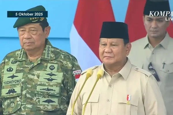 Presiden Prabowo Subianto menjadi inspektur upacara dalam peringatan HUT ke-80 TNI di lapangan Monumen Nasional (Monas), Jakarta, Minggu (5/10/2025).
