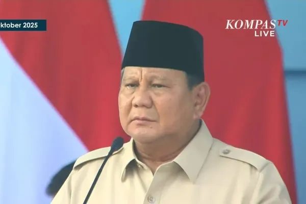 Presiden Prabowo Subianto menjadi inspektur upacara dalam peringatan HUT ke-80 TNI di lapangan Monumen Nasional (Monas), Jakarta, Minggu (5/10/2025).