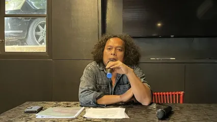 Kuasa Hukum Direktur Utama (Dirut) PT Asuransi Sosial Angkatan Bersenjata Republik Indonesia (ASABRI) (Persero) Mayjen TNI (Purn) Adam Rachmat Damiri, Deolipa Yumara dalam konferensi per, Rabu (1/10/2025).